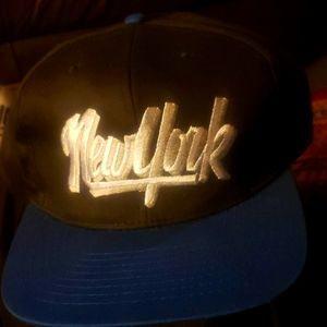 NEW YORK SNAPBACK HAT. UNISEX